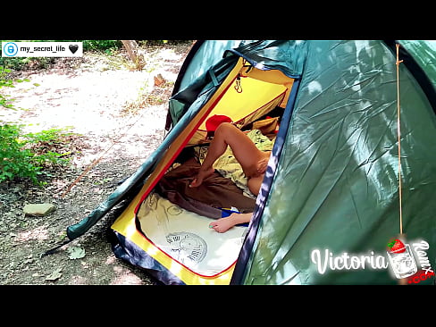 ❤️ Op kamera verfilm Passievolle ruk vreemdeling in 'n tent ❤️ Net pornografie by ons